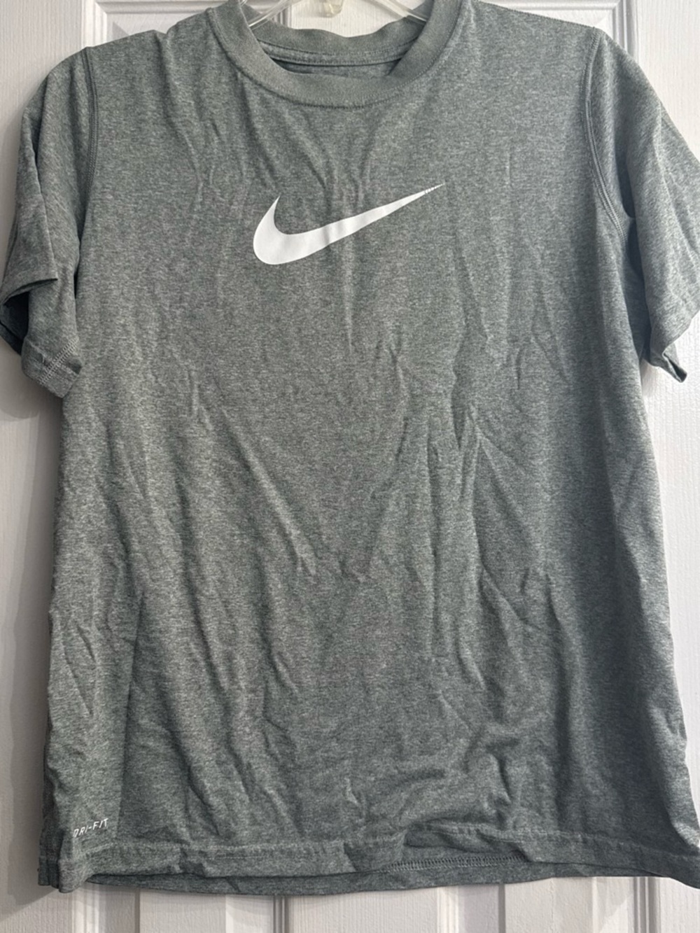 Nike boys  Heather Gray Crew Neck T-Shirt with White Swoosh size L